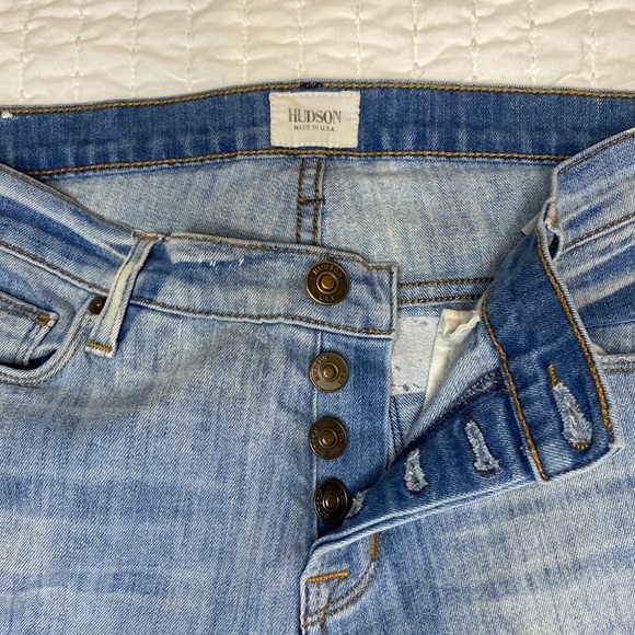Hudson Leigh Boyfriend Fit Distressed Mid Rise Button Fly Jeans Light Wash | 26 - Picture 4 of 15